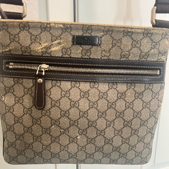 Authentic Gucci - Picture 9 of 10